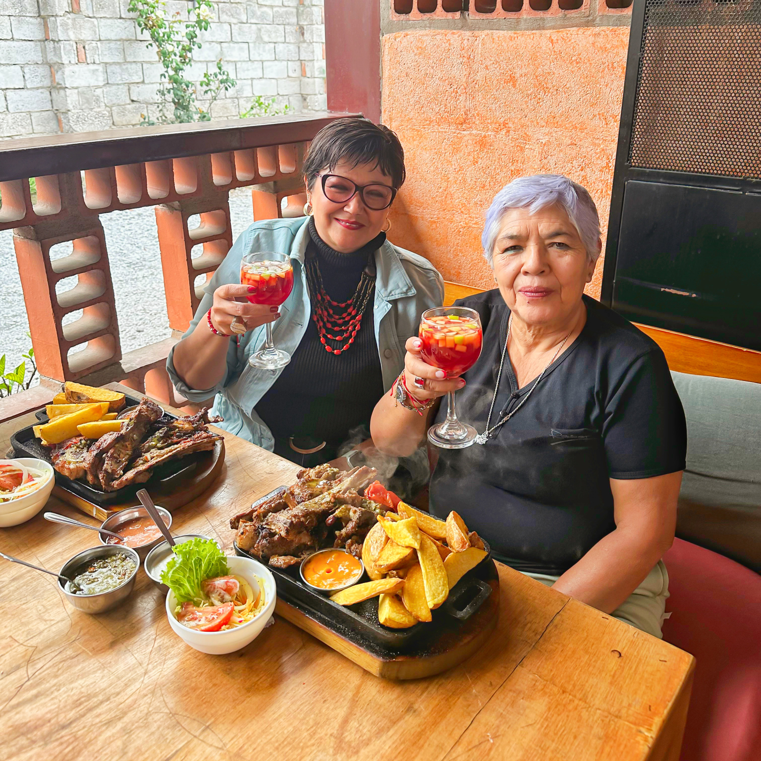 Mujeres, Reunión, Comida, Parrillada, Franquicias, Ecuador, Comida